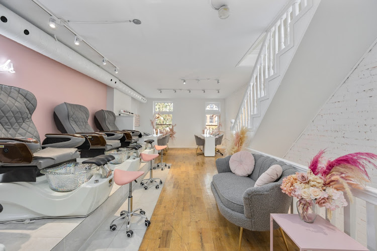 She Flirts Beauty Bar