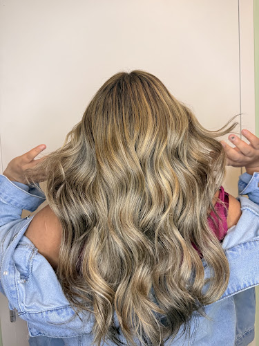 Simmie’s Hair & Beauty Lounge