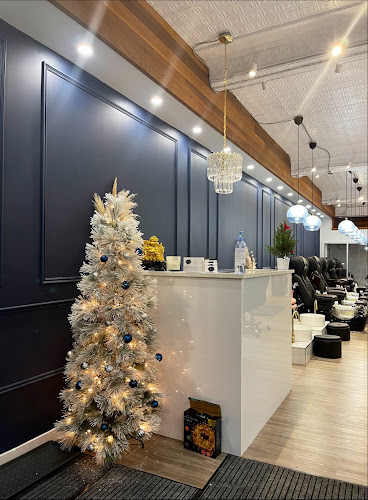 tBeauty Lounge