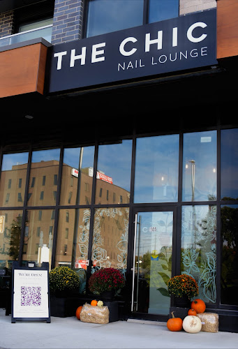 THE CHIC NAIL LOUNGE