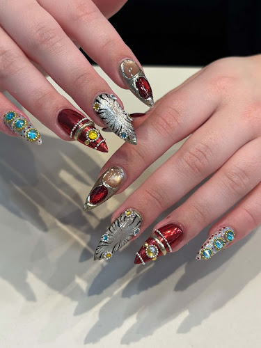 THE NAIL LOUNGE & BEAUTY BAR