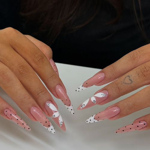 TheNailux Downtown – 15% Off for First-Time Clients