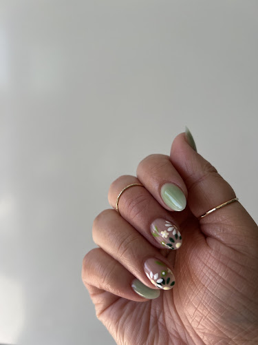 Top Nails Flora
