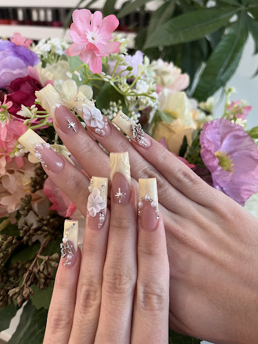 Top Nails Salon