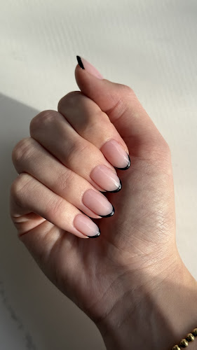 Topcoat 38 Nail Bar, nail salon in Kawartha Lakes, Ontario
