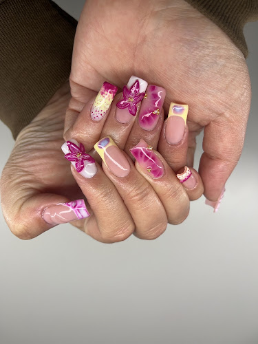 Unica Nails