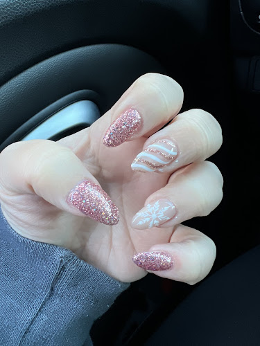 Unique nails and spa