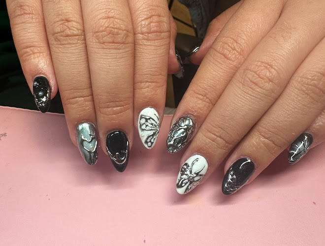Water Nails Salon & Spa