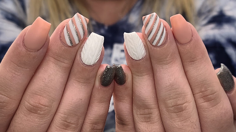 Xtra Nail Bar