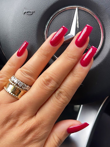 Dollyswan Spa Nails