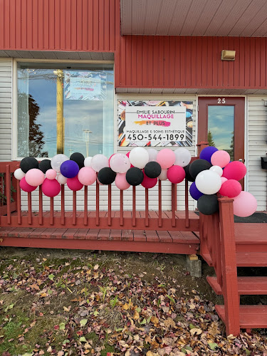 Emilie maquillage et plus, salon d’ongles à Coteau-du-Lac, au Québec