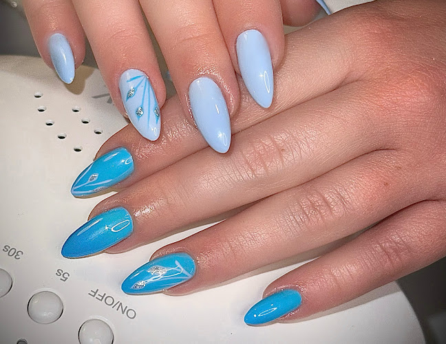 Inesa nail studio, salon d’ongles à Montreal, au Québec