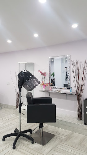 La Boîte Glam Box Beauty Salon