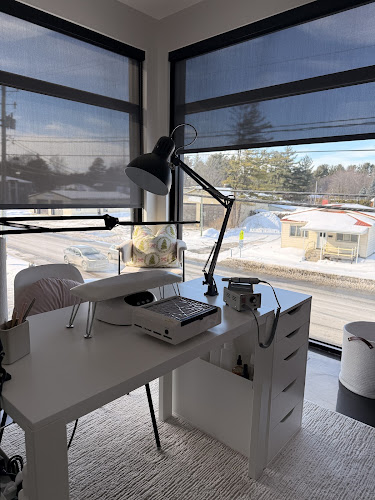 La Petite Onglerie & Co., salon d’ongles à Mascouche, au Québec
