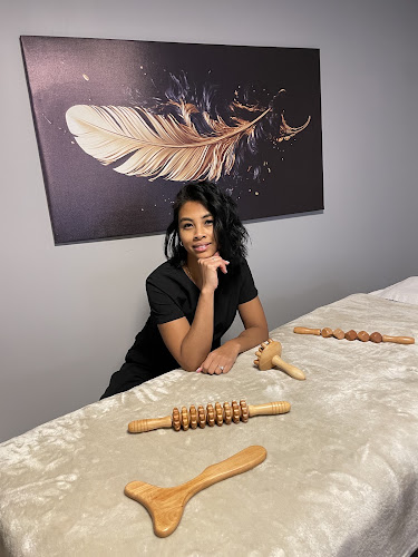 Le 210 salon spa, nail salon in Sainte-Sophie, Quebec