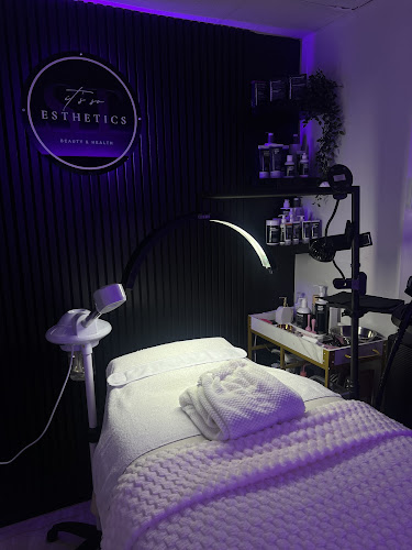 Le Basement Salon