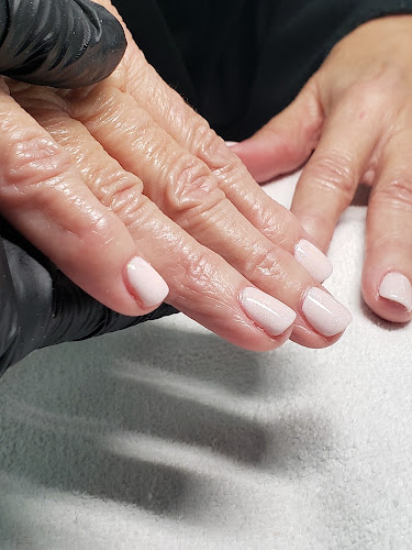 Le Manicure by Maria