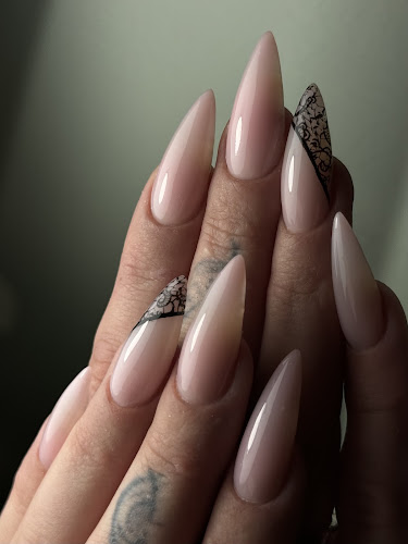 LE NAIL SPOT