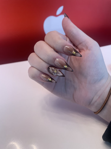 Lucy Beauty - Nails Lashes Brows