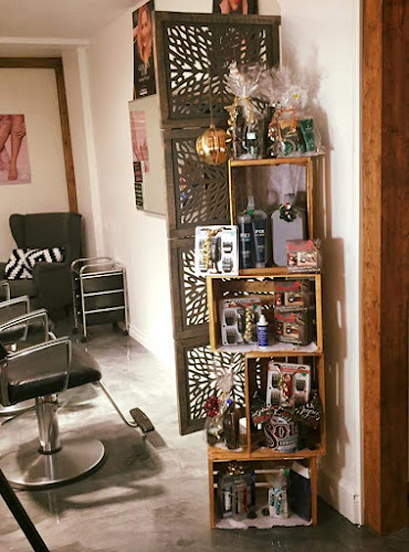 M . Ē . Coiffure Et Esthétique