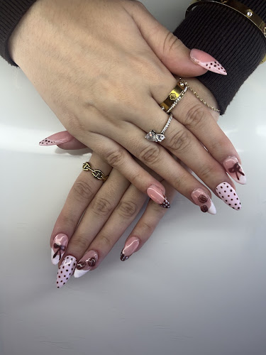 Nails by haze, salon d’ongles à Pintendre, au Québec