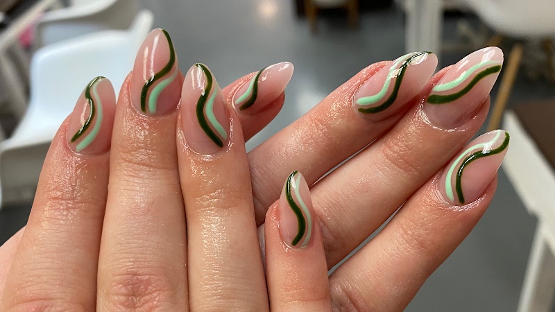 Ongles & Beauté Holly
