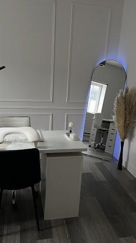 Ongles Icy Acrylix, salon d’ongles à Montréal-Est, au Québec
