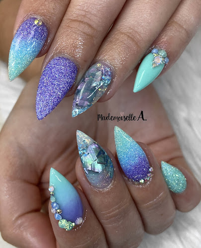 Ongles Mademoiselle A