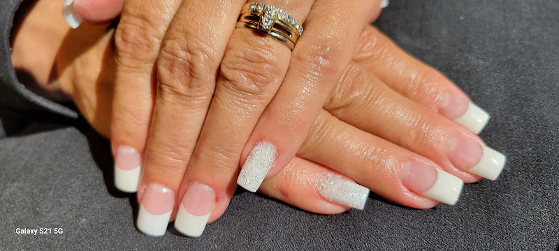ongles par Caroline Milot