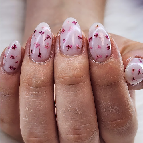 Pretty Nails & Care