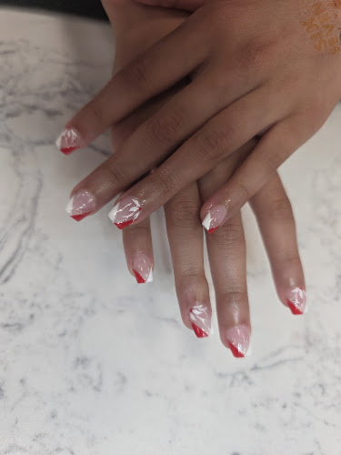 Regal Nails, Salon & Spa, salon d’ongles à Lachenaie, au Québec