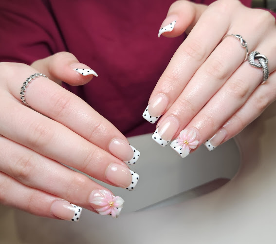 Salon Des Ongles OMG Nails, Head Spa, Esthetic, nail salon in Hudson, Quebec