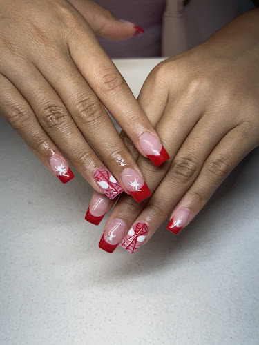 Shiny Nails Salon