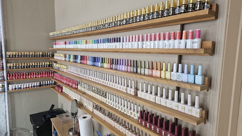 SIXTEEN studiio Nails & Spa, salon d’ongles à Outremont, au Québec