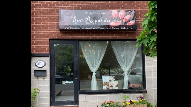 Spa Royal du Jour nails