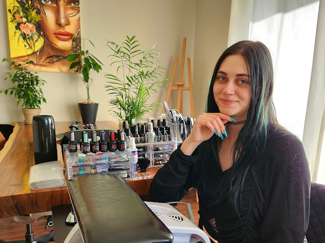 Tanya Silvermoon, nail salon in Brossard, Quebec