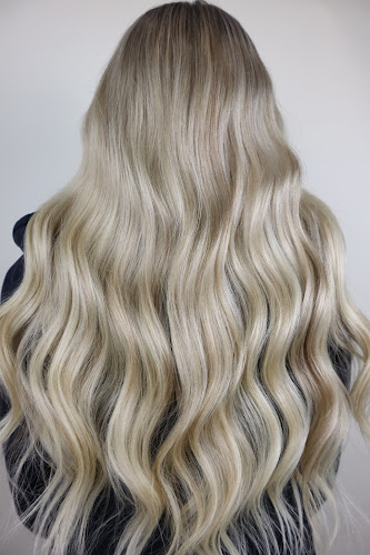 Blond Salon & Studio