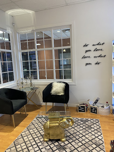 Carolyne Esthetics