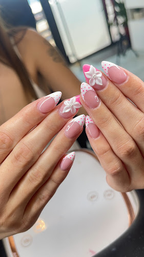 CECE NAILS BOUTIQUE