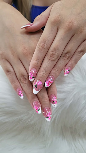 Friendly Nail and Spa