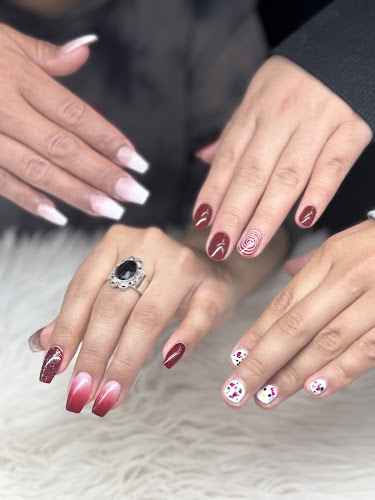 Rose Nails