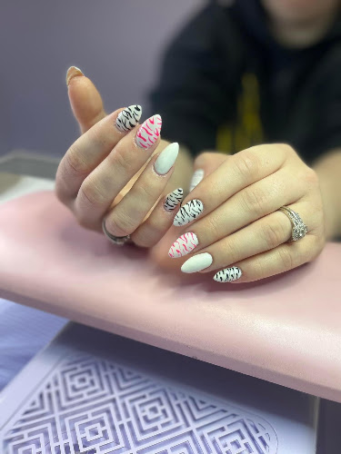 Sweet Vixens. Sugaring & Nail Salon