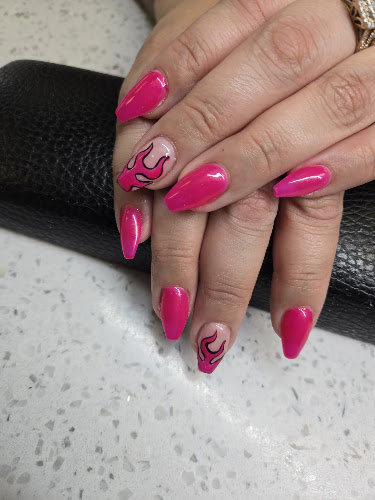 TL Nails And Spa