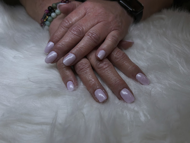 Whisper nails